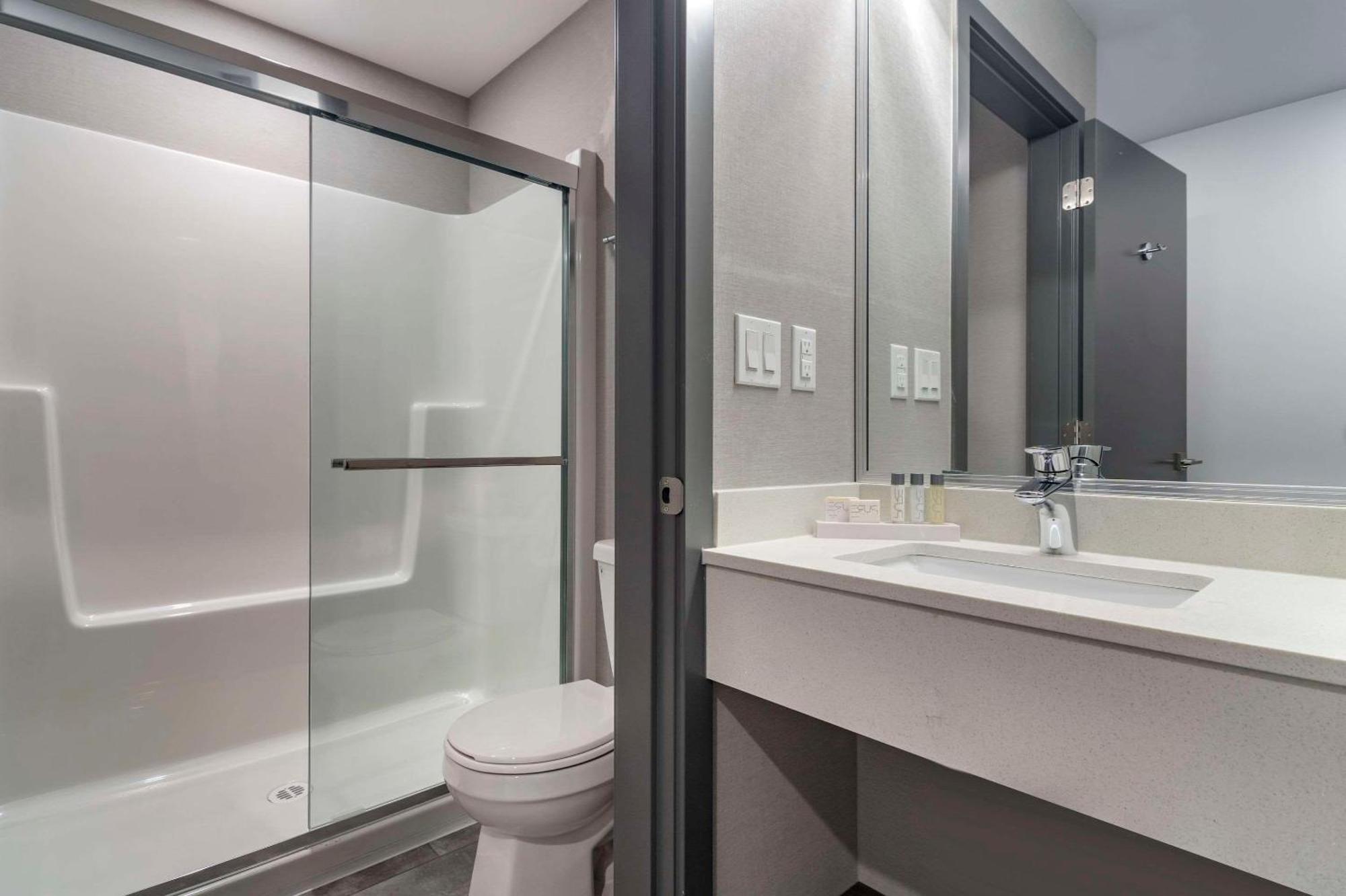 The Hue Hotel, Ascend Hotel Collection 坎卢普斯 外观 照片